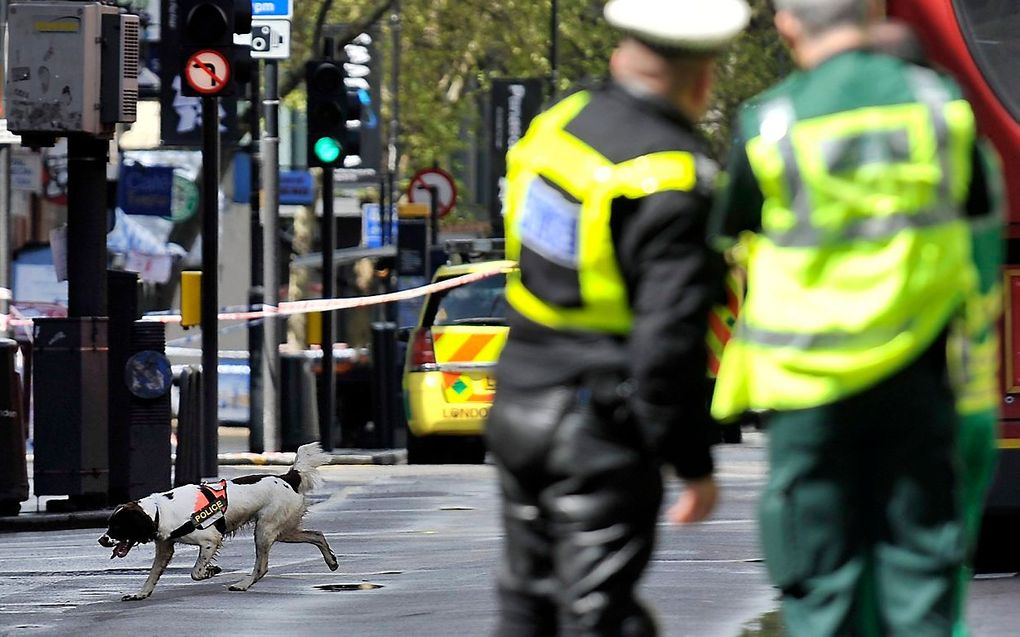 Een man in Londen heeft vrijdag gedreigd een kantoor en zichzelf op te blazen in de drukke winkelstraat Tottenham Court Road. Foto EPA