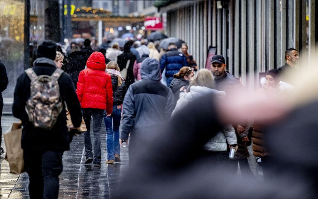 Winkelend publiek in Rotterdam. beeld ANP, Robin Utrecht