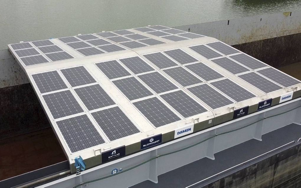 Een luik met zonnepanelen. beeld Wattlab