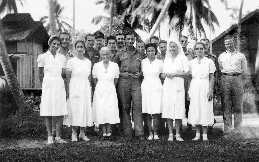 De groep jonge verpleegsters op het eiland Tarakan aan het begin van 1942. Niemand besefte dat de Japanners zo dichtbij waren. Mila Herman staat niet op deze foto  beeld Collectie Ineke Bakker