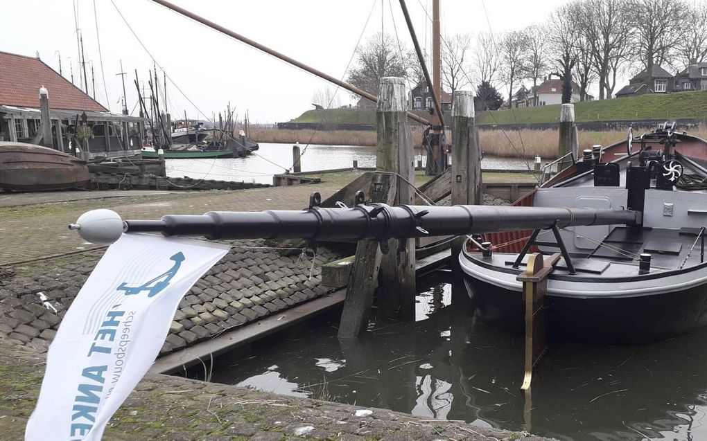 Schokker Janus mag zijn pensioen in de historische haven van Woudrichem doorbrengen. beeld André Bijl