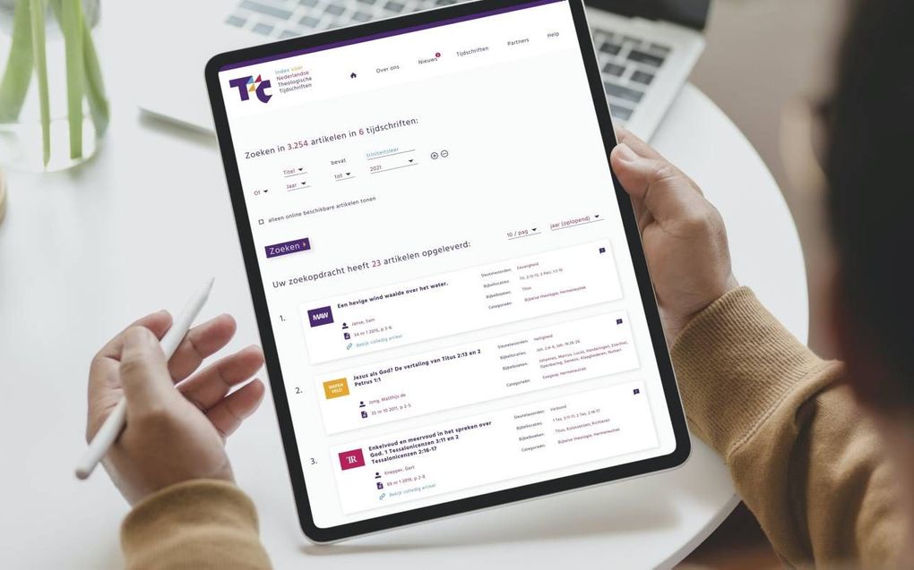 Door het invoeren van zoektermen kunnen de gegevens van duizenden artikelen worden geraadpleegd op de website theologischetijdschriften.nl. beeld Evangelisch College