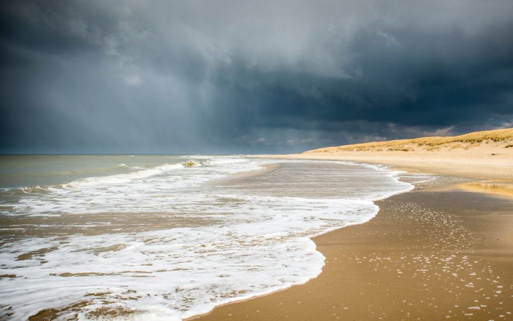 „Op de sociale media hangen veel donderwolken. Regelmatig ontaardt een gedachtewisseling in een wolkbreuk.” beeld iStock