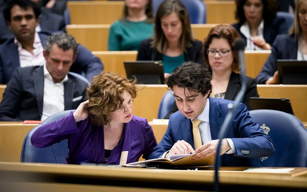 Kathalijne Buitenweg (Groenlinks) en Jesse Klaver (Groenlinks) tijdens het Tweede Kamerdebat over de verkiezingsuitslag. beeld ANP