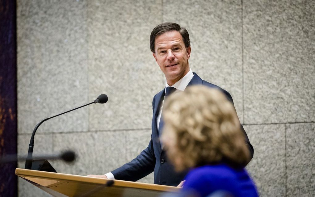 Premier Mark Rutte en Informateur Edith Schippers van VWS tijdens het debat over het verloop van de formatie. beeld ANP