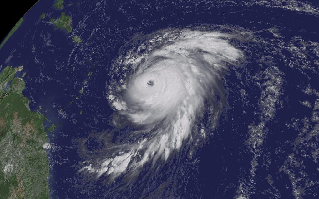 Een orkaan voor de Amerikaanse kust bij Florida kan het opruimen van olie ernstig hinderen. Beeld EPA