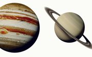 Jupiter (l.) en Saturnus zijn de twee grootste planeten in het zonnestelsel.  beeld iStock