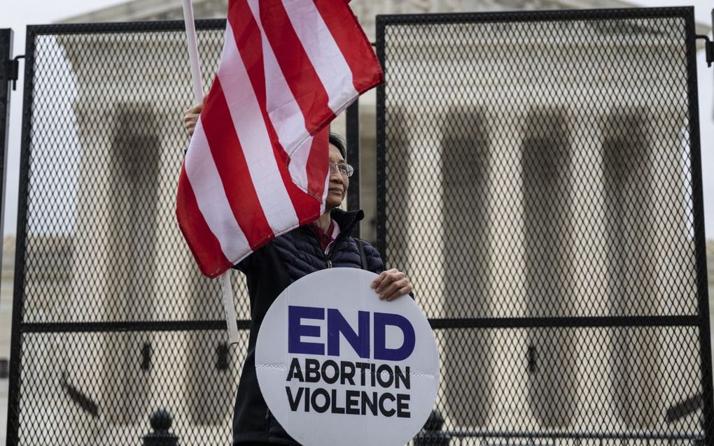 Een pro-life demonstrant bij het Amerikaanse Hooggerechtshof in Washington, DC. beeld AFP, Jim Watson
