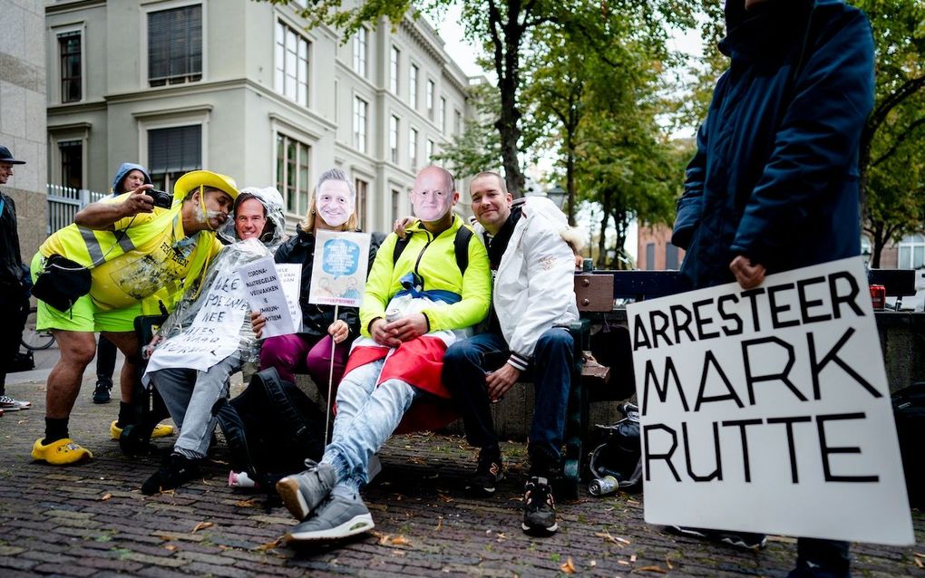 Demonstranten bij de Tweede Kamer betoogden donderdag tegen de coronamaatregelen. beeld ANP, Bart Maat