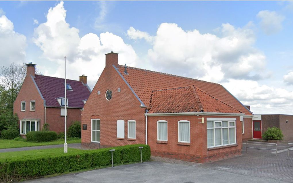 Het kerkgebouw van de christelijke gereformeerde kerk  in Thesinge, waar zondag de laatste dienst wordt gehouden. beeld Streetview