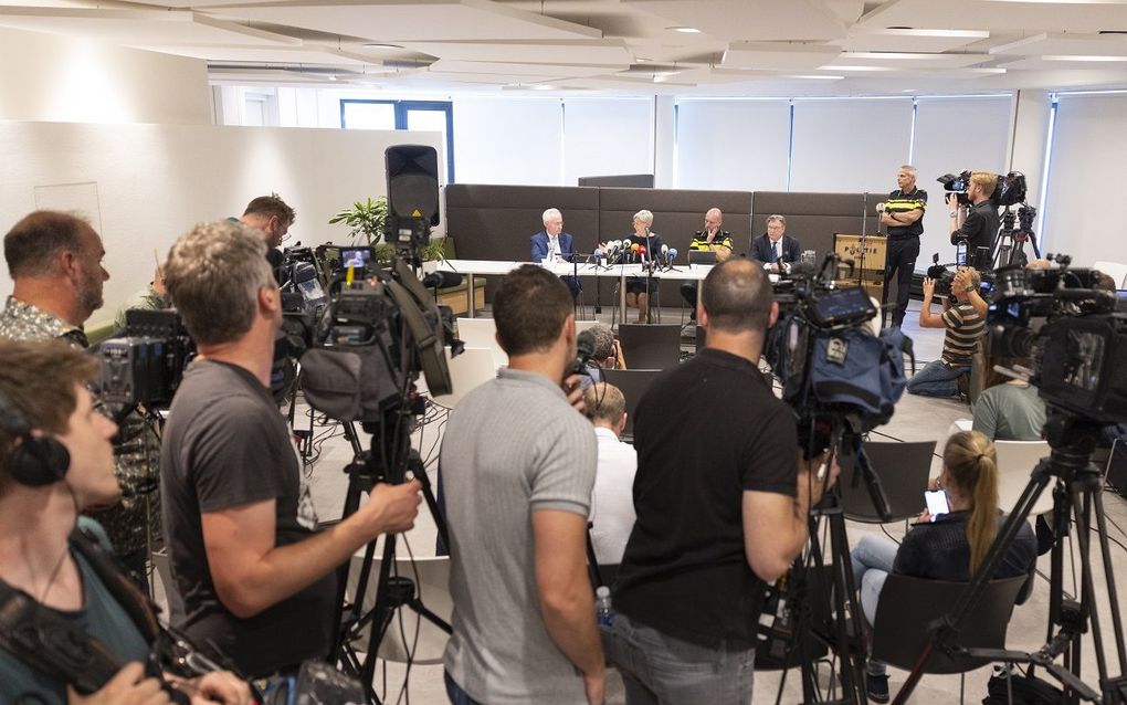 Veel media-aandacht tijdens de persconferentie zaterdag. beeld ANP, ROB ENGELAAR