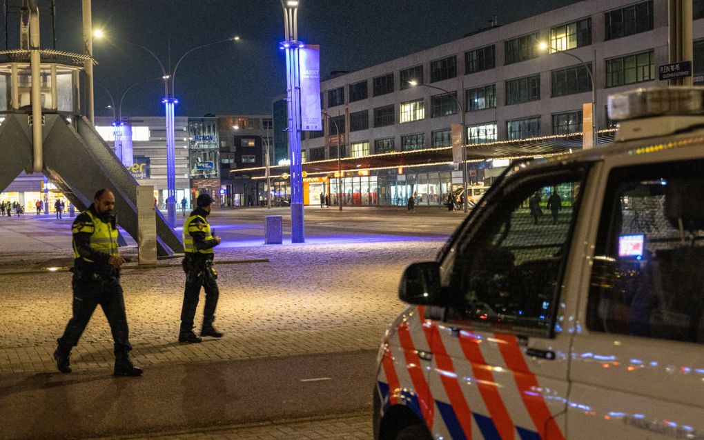 Politie houdt toezicht in Amsterdam Nieuw-West • Protest op de Dam aangekondigd