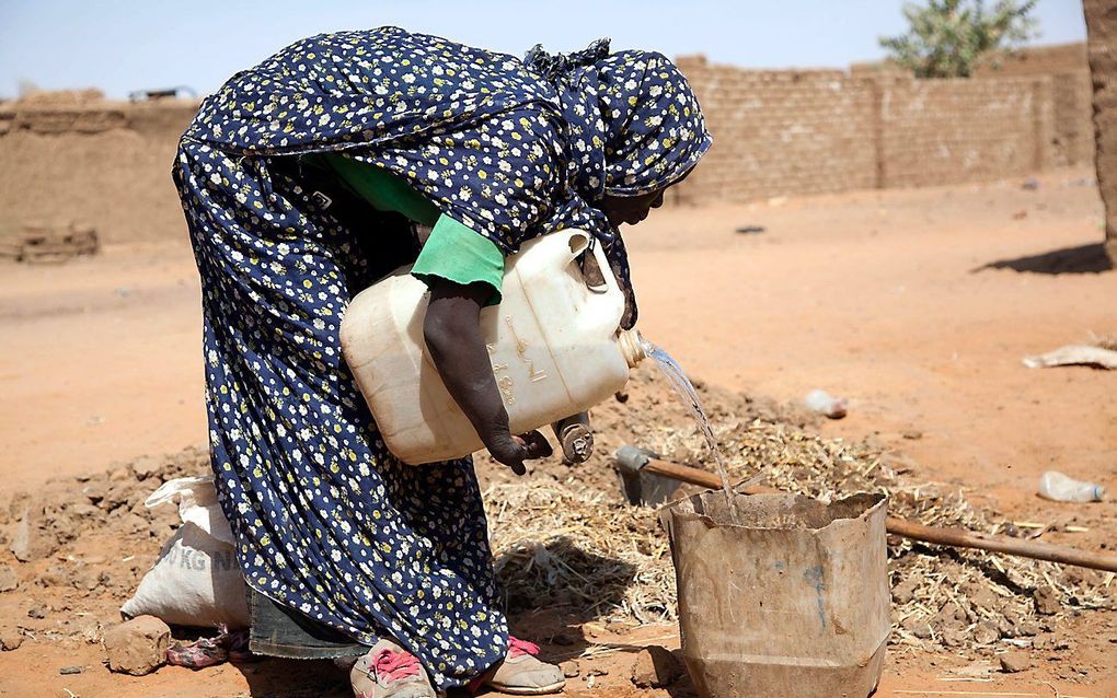 Een vrouw uit een vluchtelingenkamp in Darfur, Sudan. Foto EPA