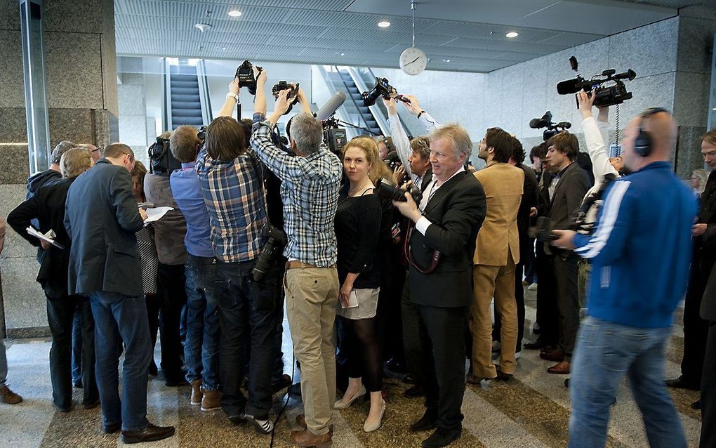 Tweede Kamerlid Hero Brinkman staat de pers te woord in de hal voor de plenaire zaal in de Tweede Kamer. Hij doet met een eigen partij mee aan de komende Tweede Kamerverkiezingen.  Foto ANP