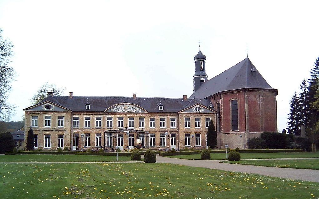 Kerkverzekeraar Donatus uit Rosmalen verzekert ook steeds meer niet-religieuze monumenten, waaronder historische buitenplaatsen. Foto: Château St. Gerlach en de ernaastgelegen Sint-Gerlachuskerk in Houthem (bij Valkenburg). Foto Wikimedia