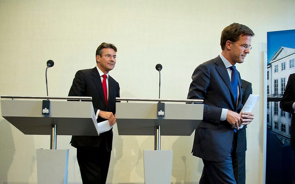 Verhagen en Rutte na afloop van de persconferentie zaterdag in het Catshuis. Foto ANP