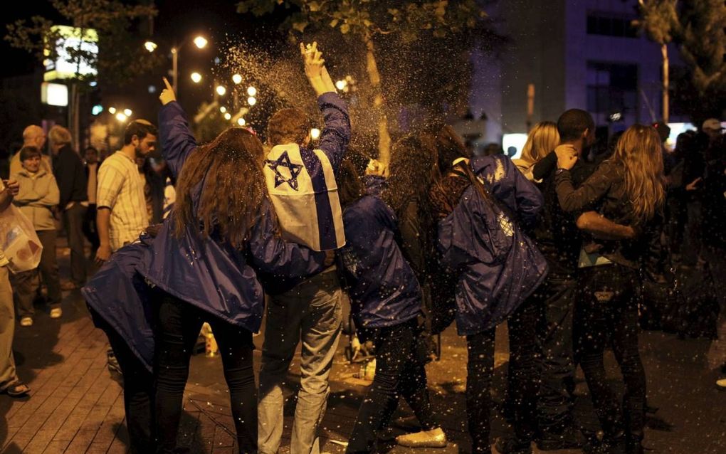 Israëliërs aan de vooravond van Onafhankelijkheidsdag, donderdag. Het land bestaat 64 jaar. Foto EPA