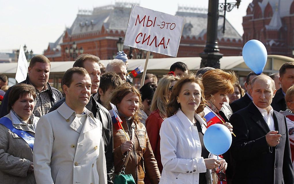 Poetin (vooraan, rechts) en Medvedev (links vooraan). Foto EPA