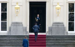 Rutte komt aan bij de koningin. Foto ANP