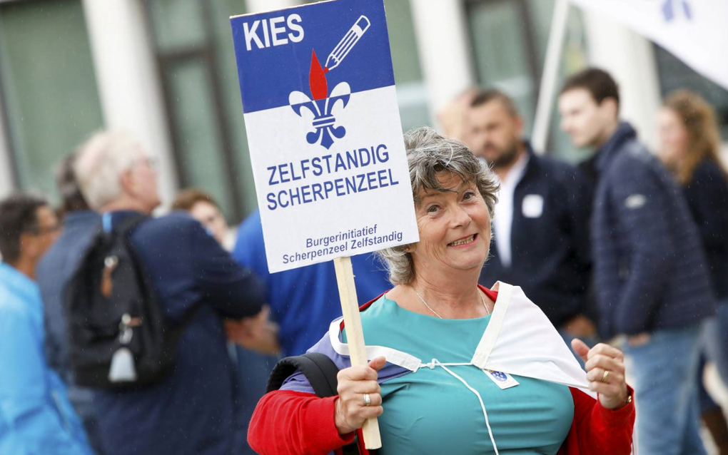 Scherpenzelers demonstreerden dinsdagavond in Arnhem voor zelfstandigheid. beeld VidiPhoto