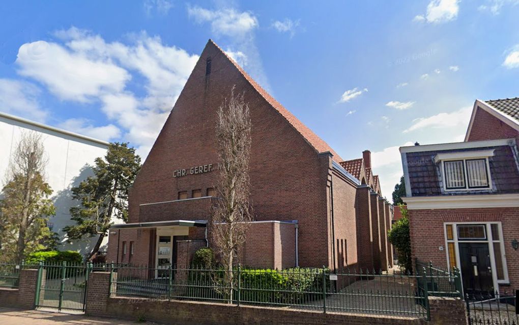 Christelijke gereformeerde kerk Zeist houdt laatste dienst in eigen kerk; kanselbijbel gesloten