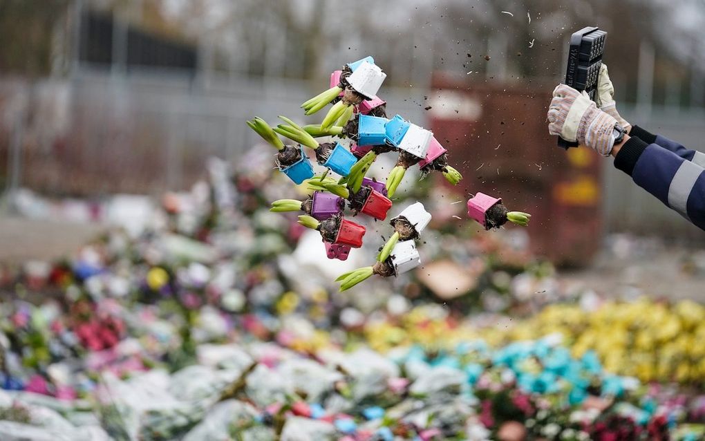 Bloemen worden vernietigd. beeld AFP