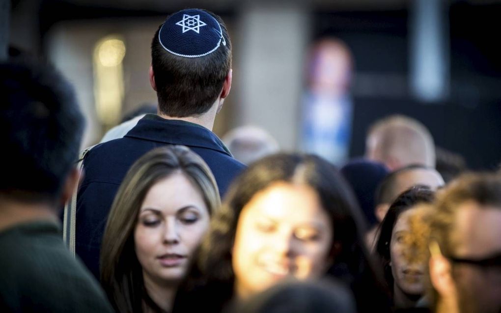 Ga gerust met zijn allen Het Plein op in Den Haag en roep om het hardst dat het afgelopen moet zijn met antisemitisme. Maar blijf met uw hoofd van dat keppeltje af.  beeld ANP, Jerry Lampen