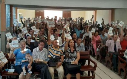 Een dienst van de pinksterkerk ICP in Cuba. beeld ICP