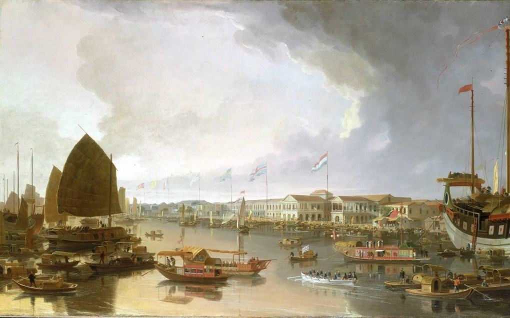 Zicht op de rivier Pearl in de Chinese stad Kanton. Langs deze rivier bevinden zich 13 Europese handelsposten. De Nederlandse en Britse zijn herkenbaar aan de vlaggen. Schilderij van William Daniell, 1805-1810.  beeld National Maritime Museum, Greenwich