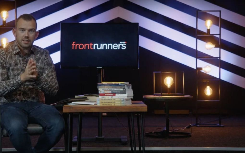 Tom de Wal van Frontrunners Ministries: „Als je een wonder nodig hebt, dan heb ik een boodschap: God heeft een wonder voor jou.” beeld YouTube/Frontrunners Ministries