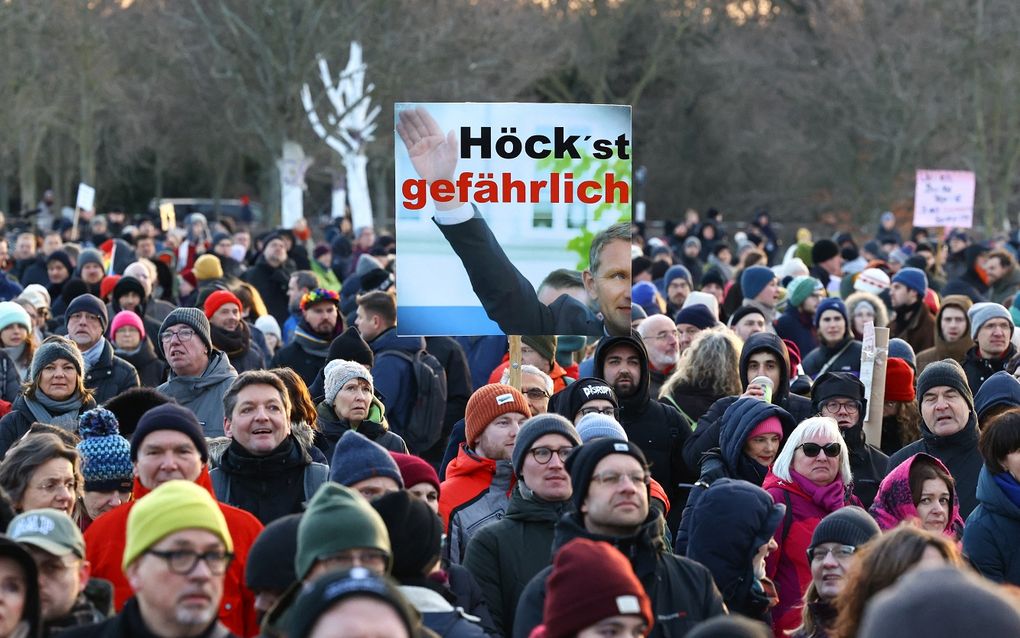 Een demonstratie tegen AFD en hun leider Björn Höcke in Berlijn. beeld AFP, Christian Mang