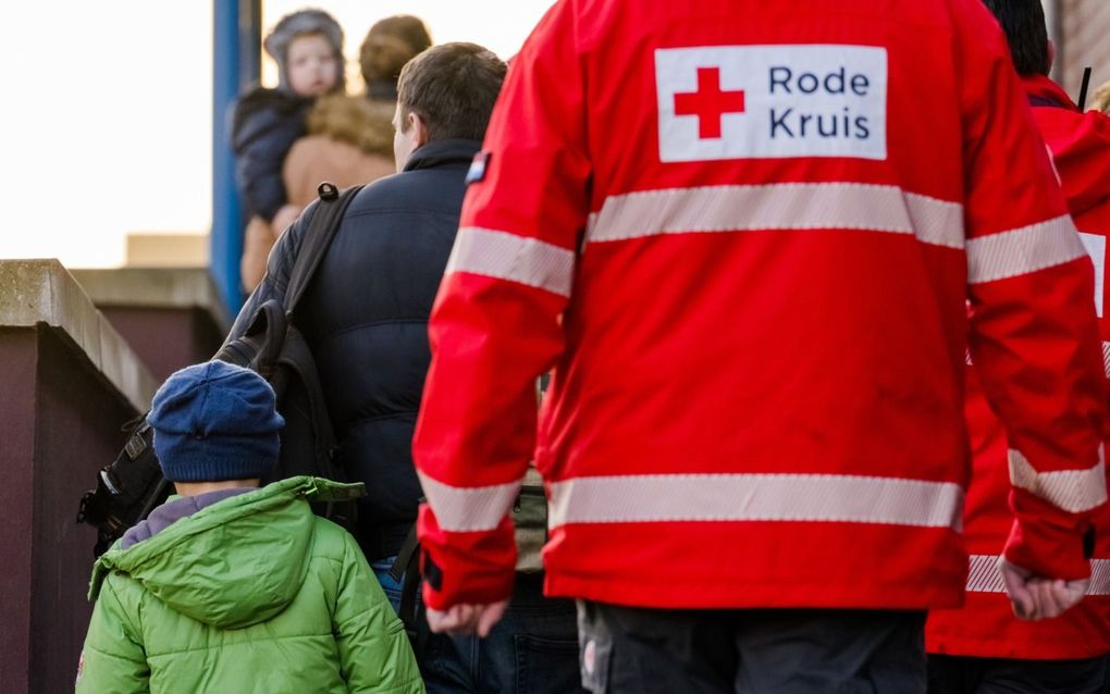 In Waddinxveen kwam zaterdag een bus Oekraïense vluchtelingen aan. beeld ANP, Marco de Swart