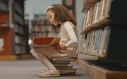 „Meer dan een op de drie Nederlandse kinderen haalt het basisniveau voor lezen niet.” beeld iStock