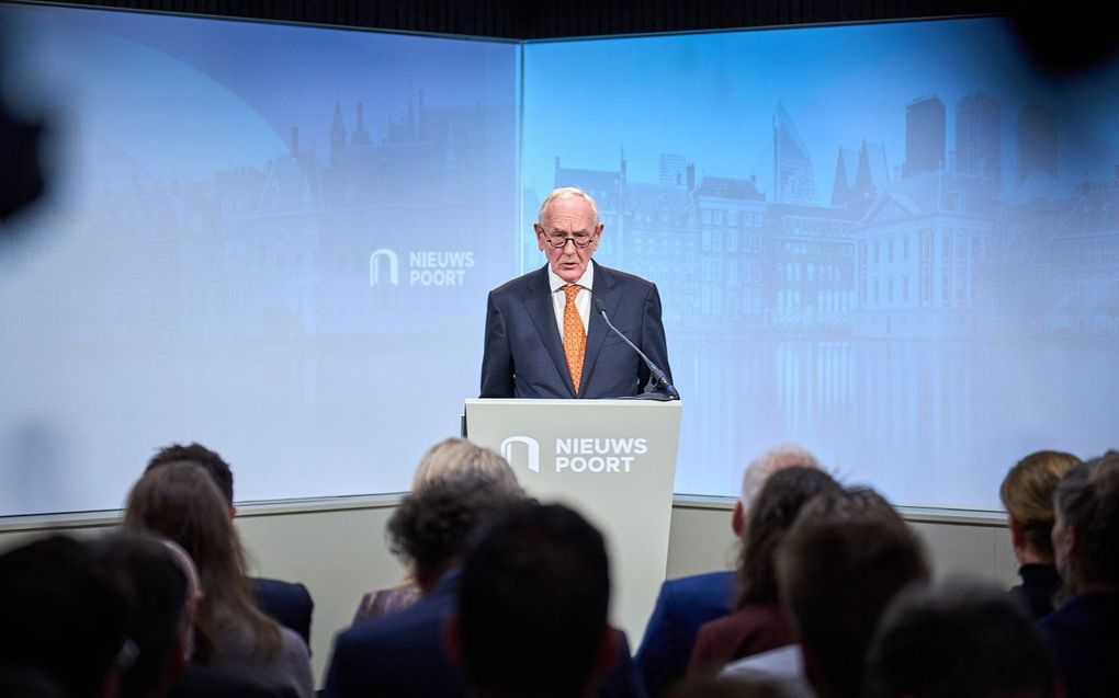 Johan Remkes tijdens de presentatie van zijn bevindingen naar aanleiding van de stikstofgesprekken tussen het kabinet en organisaties, waaronder die van boeren. Beeld ANP, PHIL NIJHUIS