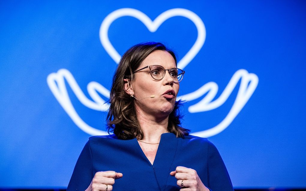 Partijleider Mirjam Bikker houdt een toespraak tijdens het vijftigste partijcongres van de ChristenUnie. Tijdens het congres werd onder meer het Europese verkiezingsprogramma vastgesteld. beeld ANP, Rob Engelaar