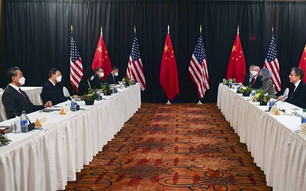 Een Chinese delegatie zat op 18 maart in Anchorage (Alaska) tegenover Amerikaanse bewindslieden.  beeld AFP, Frederic Brown