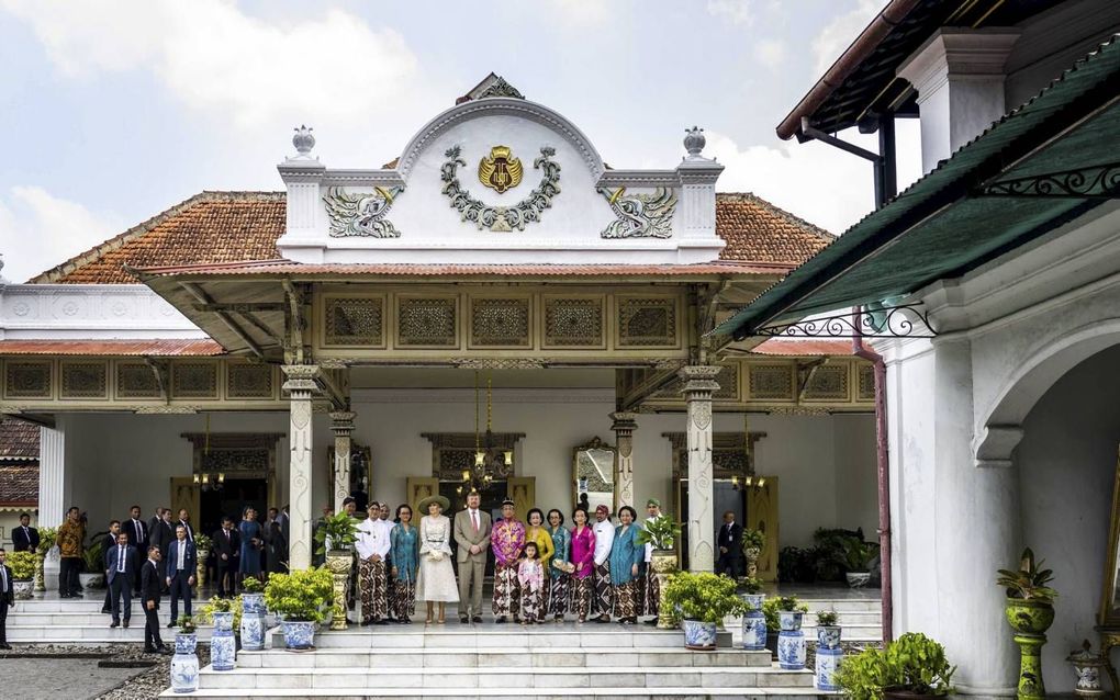 Ontvangst bij de Kraton Nga Yogyakarta Hadiningrat, het paleis van de sultan. Het is het tweede deel van Indonesië dat koning Willem-Alexander en koningin Máxima tijdens hun bezoek aandeden. beeld ANP, Frank van Beek
