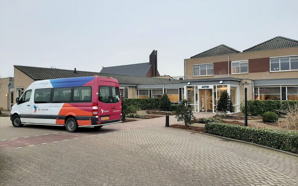 Het hoofdgebouw van De Schutse in Kesteren. Recent vertrok Klaas Ruitenberg als bestuurder bij de zorginstelling voor mensen met een handicap. beeld De Schutse