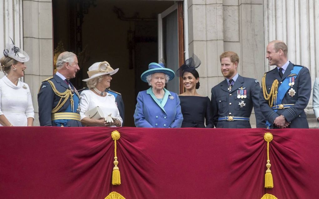 Koningin Elizabeth II in 2018 met een gedeelte van de koninklijke familie op het balkon van Buckingham Palace in Londen. beeld AFP, Paul Grover