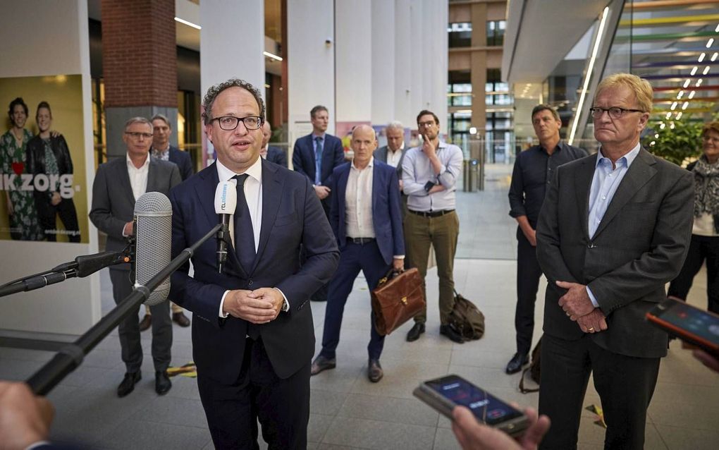 Minister Wouter Koolmees van Sociale Zaken en Werkgelegenheid licht de nieuwe pensioenplannen toe. Vakbonden, werkgevers en het kabinet werden het vrijdag eens over de uitwerking van het pensioenakkoord.  beeld ANP, Phil Nijhuis