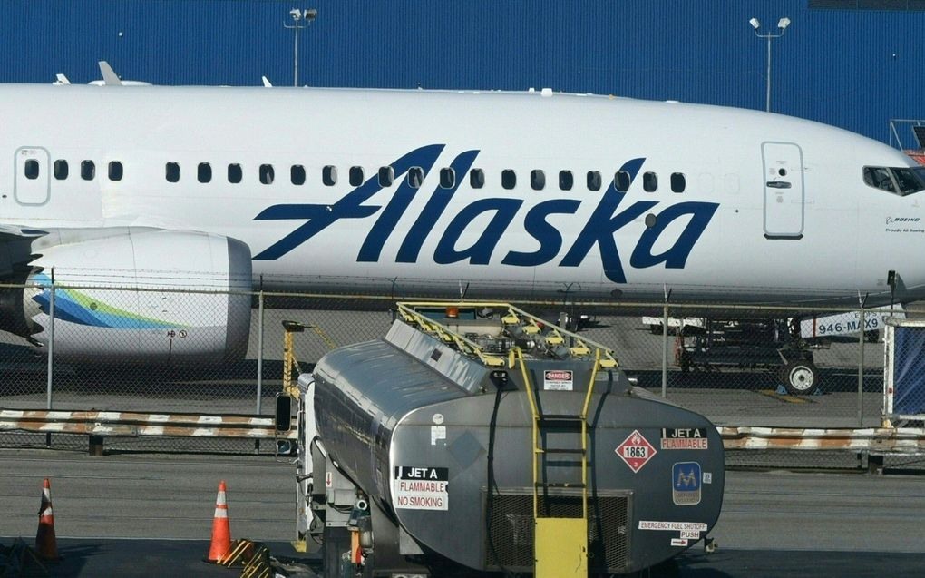 Een Boeing 737 Max 9 van Alaska Airlines staat in Los Angeles aan de grond. beeld AFP, Daniel Slim