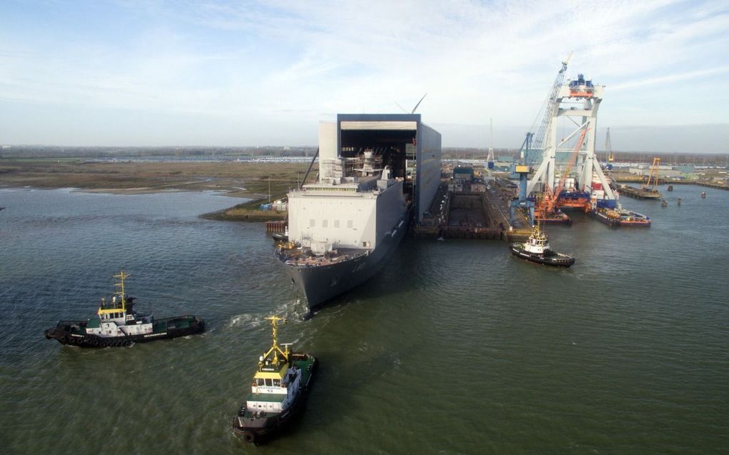 Het amfibisch transportschip Zr. Ms. Johan de Witt van de Koninklijke Marine arriveerde eerder dit jaar voor onderhoud bij de werf van Damen in Vlissingen-Oost. beeld Damen Naval