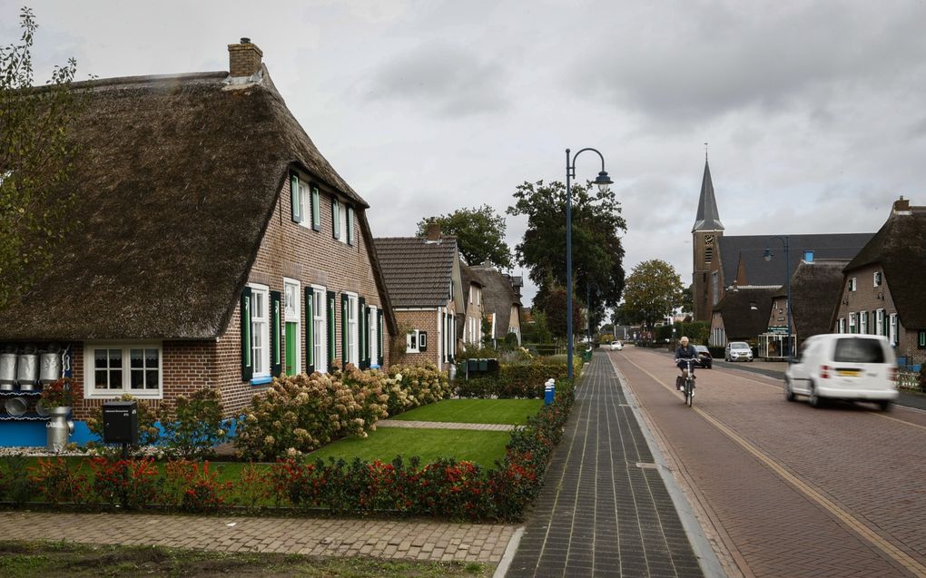 Staphorster straatbeeld; aan het einde van de straat rechts de hersteld hervormde kerk. beeld ANP, Vincent Jannink