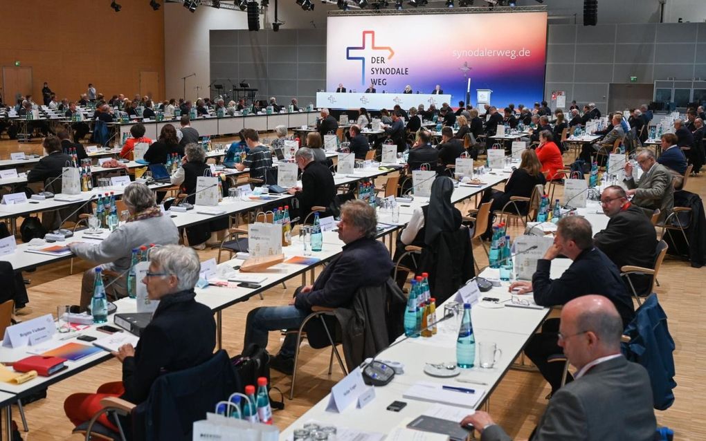 De Synodale Weg, in vergadering bijeen in Frankfurt, nam ingrijpende besluiten over wijding van vrouwen, homoseksualiteit en het celibaat.  beeld Maximiliaan von Lachner