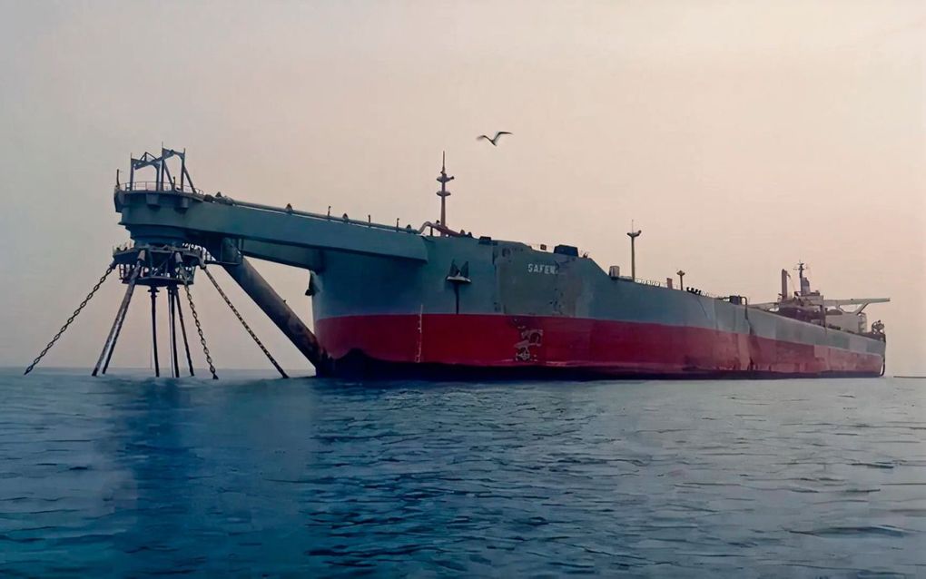 De drijvende olieopslag voor de kust van Jemen is een tikkende tijdbom. De Safer dreigt een omvangrijke ecologische ramp in de Rode Zee te veroorzaken. beeld UNRCO Yemen