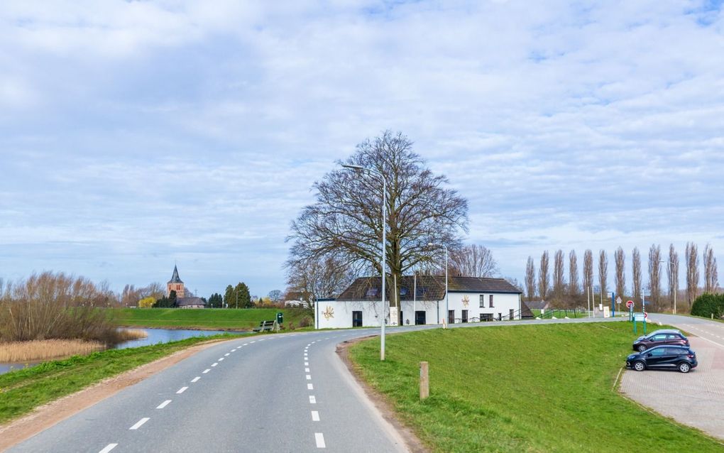 „Zelfs bij kleinere woongemeenschappen op het platteland zijn er altijd wel doorgaande verbindingswegen in de buurt.” beeld iStock