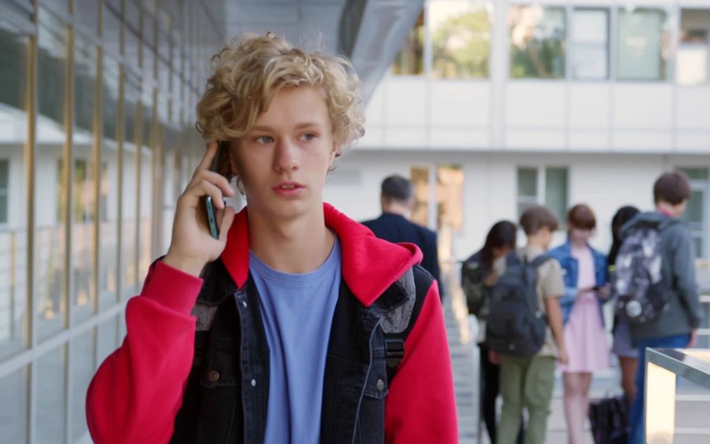 Diverse reformatorische scholen leggen gebruik van de mobiele telefoon verder aan  banden.  beeld iStock