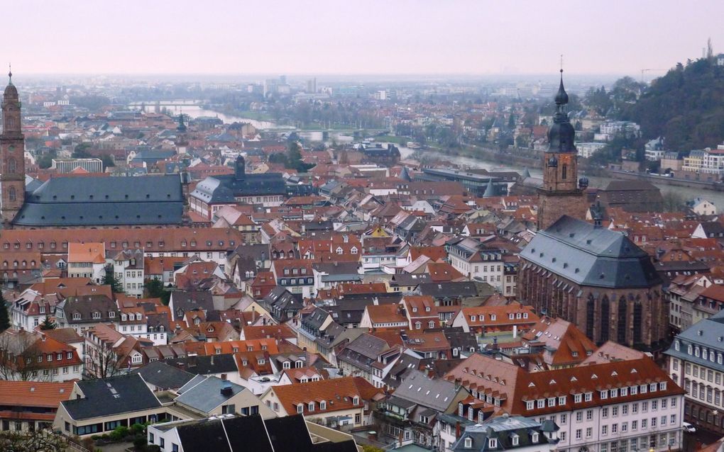 „De Nationale Synode schaarde zich ook eenparig achter de Nederlandse Geloofsbelijdenis en de Heidelbergse Catechismus.” Foto: Heidelberg, met rechts de Heilige Geistkirche, waar Zacharias Ursinus voor het eerst vanuit de Heidelbergse Catechismus preekte.