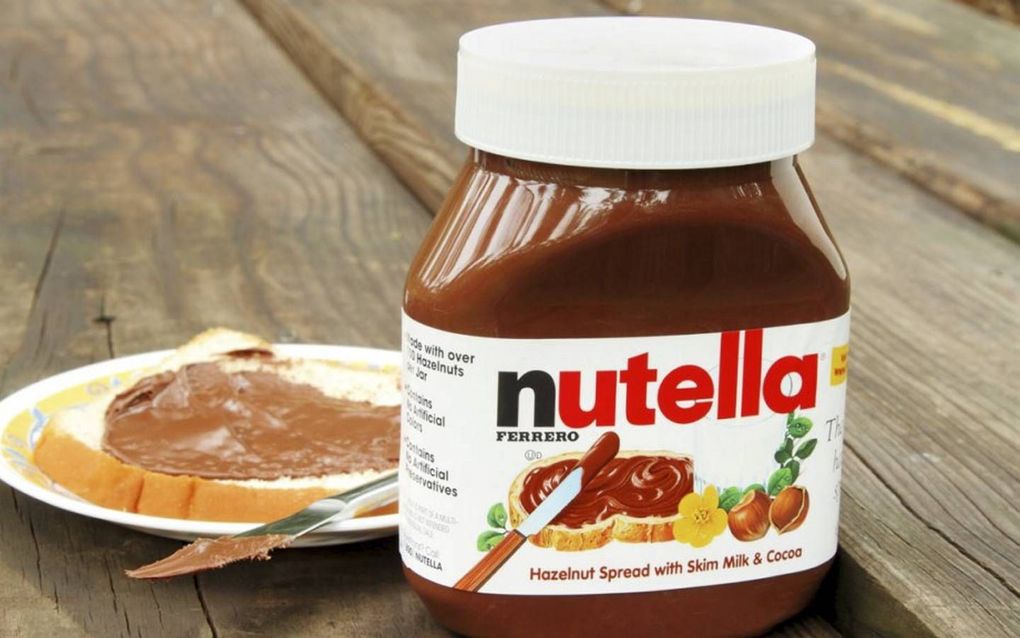 Fabrikant Ferrero verkocht zijn hazelnootpasta aanvankelijk onder de naam Supercrema. In 1964 kregen het ovale potje de naam Nutella.  beeld Nutella