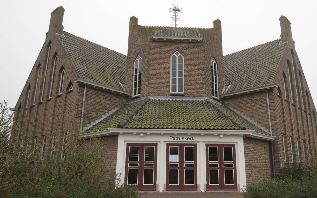 De Petruskerk in Serooskerke. beeld Van Scheyen Fotografie